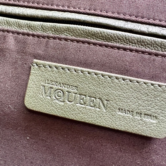 SOLD! Alexander McQueen Large De Manta Tote Forest Green Leather Iconic Design - Picture 13 of 13